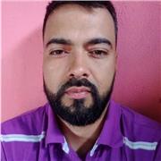 Profesor de áreas de biología, Química y Física imparte clases de reforzamiento a estudiantes de todas las edades